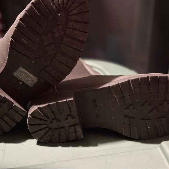 Woman’s boots - Picture 2 of 5